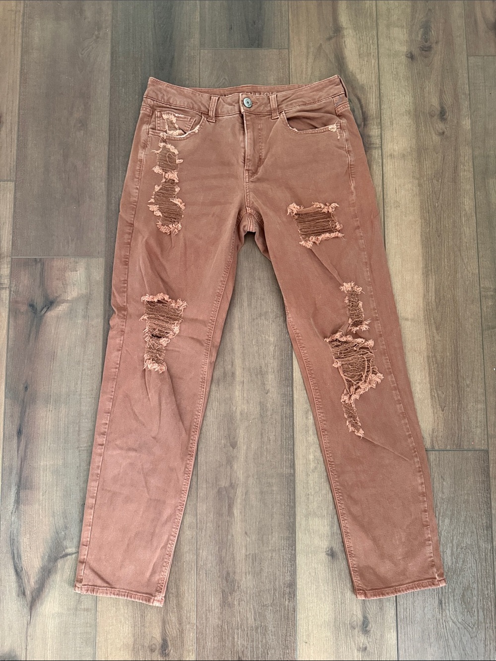 American Eagle Outfitters Women’s Distressed tom girl jeans - Rust Brown